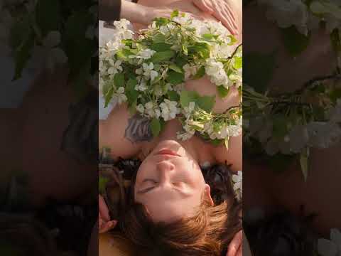 Relaxing abdominal massage in nature for Eveline #abdominalmassage