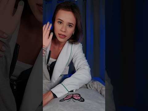ASMR Você veio fazer um Exame de Nervos Cranianos DEITADO [com teste de reflexo e neuromuscular]