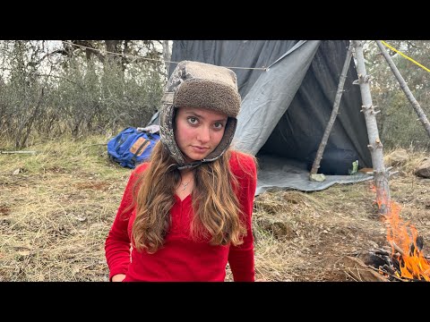 ASMR Solo Bushcraft | Building a Shelter & Starting a Fire in the Wild(5 Min Relaxing Nature Sounds)