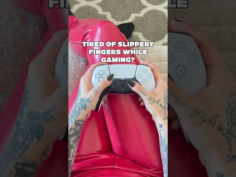 Gaming with sweaty fingers? Try this insane grip hack #helpmemakethismakesense #latex #gaminghack
