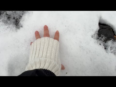 ASMR 3 MINUTES OF SNOW CRUNCHING ❄️