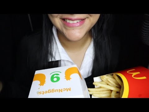 ASMR comiendo Mcdonalds y te cuento mi experiencia consiguiendo trabajo en España | Story time
