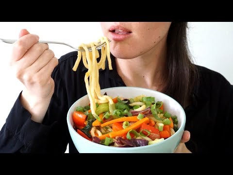 ASMR Eating Sounds: Udon Noodles With Crunchy Veggies (No Talking)