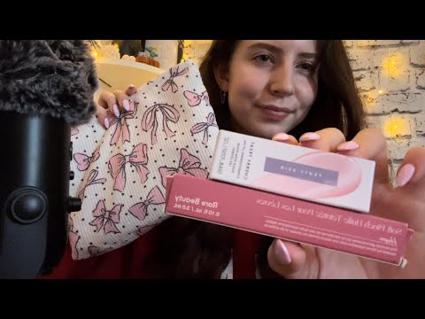 ASMR what’s in my makeup bag 🎀 (tapping, whisper rambles)