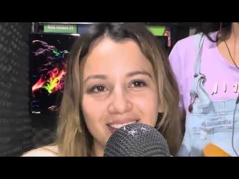ASMR MI SOBRINA ME PEINA Y ME MAQUILLA