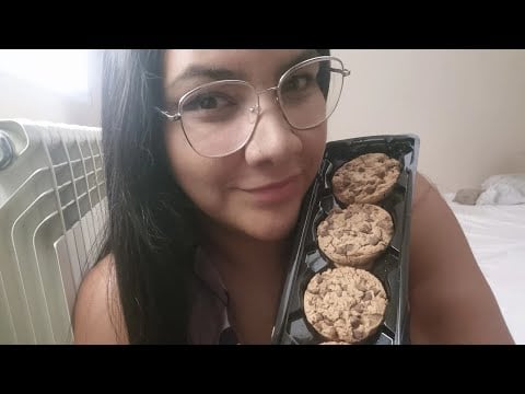 ASMR comiendo galletas con leche 