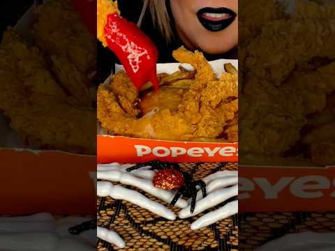 Fried chicken finger dipped in 🩸 #asmr #halloween #chicken #fallintoshorts #food