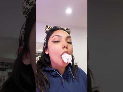 BUBBLE GUM ASMR | blowing and sucking gum popping sounds #bubblegum #bubblegumb #bubbletherapy