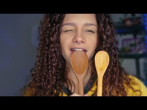 ASMR • Colher de madeira *Comendo suas energias negativas 🤠 #asmr #relax