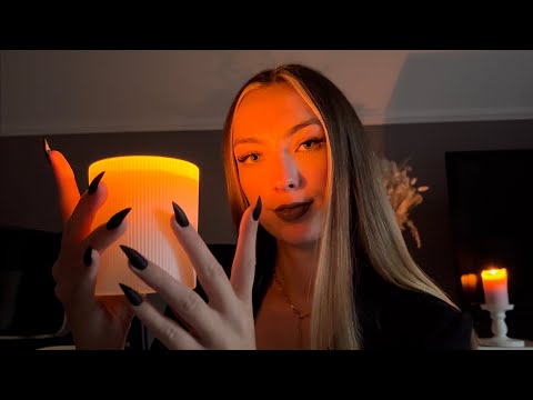 ASMR | HALLOWEEN TRIGGER WORDS (close-up, hand movements, mouth sounds)🖤 german/deutsch