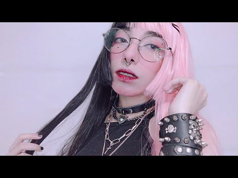 ASMR AMIGA TÓXICA ARRUMANDO VOCÊ PARA O SEU PRIMEIRO ENCONTRO | ROLEPLAY