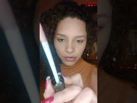 ASMR • Passando um gloss na sua boca 🫦 #shorts