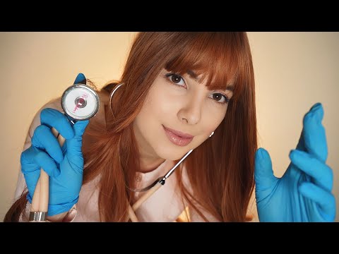 ASMR MÉDICA ESTAGIÁRIA EXAMINANDO SEU CORPO TODO | Sweet Carol