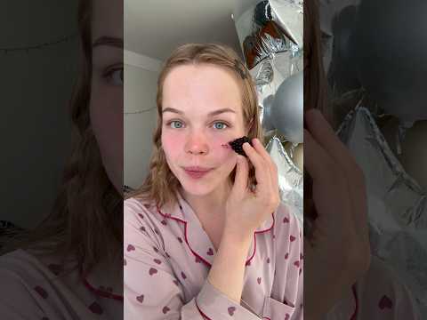 Делаю макияж только фруктами 🍓 fruit makeup challenge 🍌#makeup #makeuptutorial #shorts #макияж