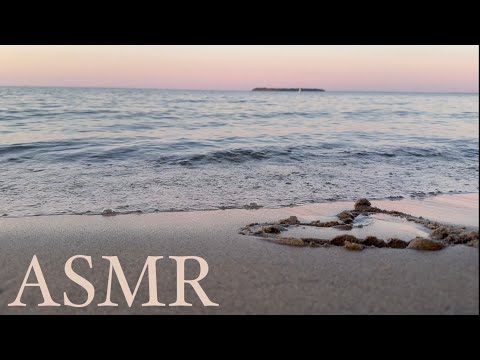 ASMR ON THE BEACH | Tapping | Scratching | Tracing