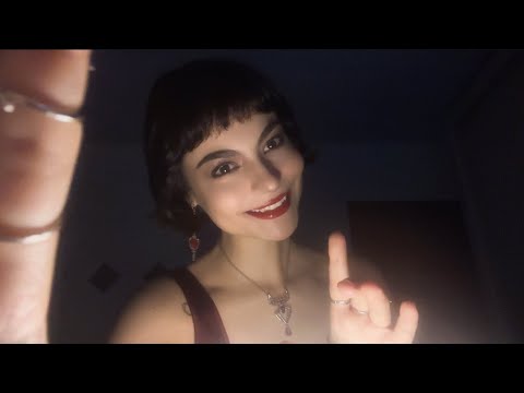 ASMR - VAMPIRA 🧛‍♀️🩸 (Atenção Pessoal com Gatilhos Visuais e Sonoros) 