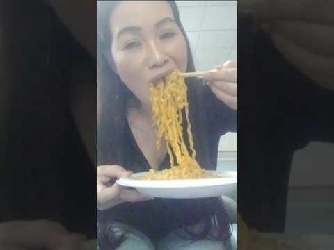 SPICY BULDAK NOODLES #shortsfeed #mukbang #everyone #asmr #buldakramen