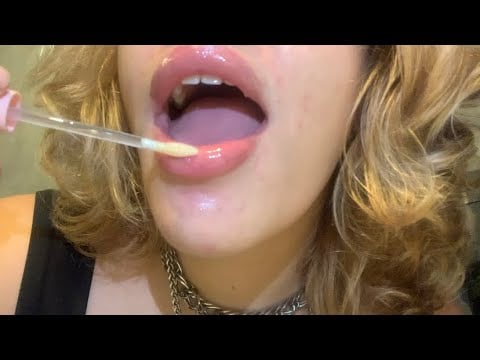 ASMR FAST AGGRESSIVE CHAOTIC passando gloss e saliva em você (personal attention + spit paiting)