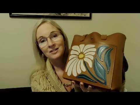 ASMR | What's In My Purse? (Whisper)