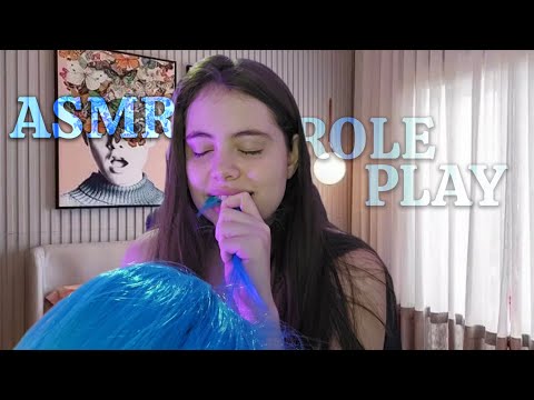 A MENINA OBCECADA POR VOCÊ CORTA O SEU CABELO (ASMR)