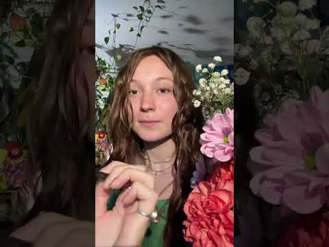 🌸🦑12:02 am here wbu? Do you have a favorite flower?🦑🌸