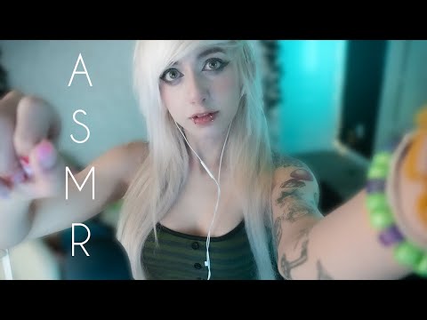 ASMR, cuddle me please !  nails on mic