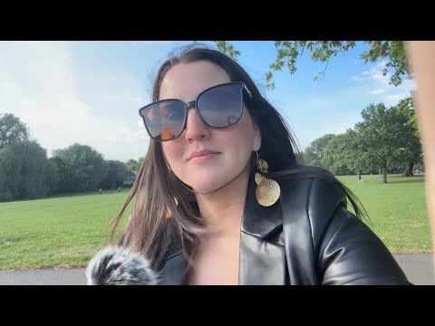 ASMR al aire libre (soft spoken) en otro país 🇬🇧🪴🪵🌳🌻