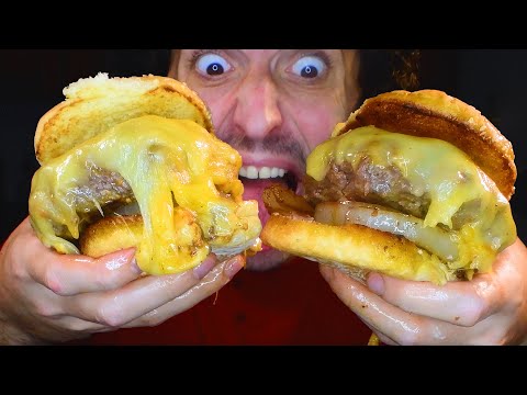 HUGE GERMAN CHRISTMAS CHEESE BURGER ! * ASMR MUKBANG NO TALKING * NOMNOMSAMMIEBOY