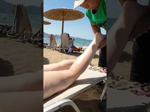 Masaje callejero en una playa de Grecia 🇬🇷 #massage #masaje #relax #asmr #beach #short