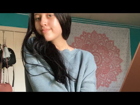 Straightening my hair, come chat w/me 💕