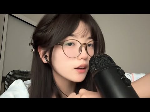ASMR | Mouth Sounds & Tapping 😘