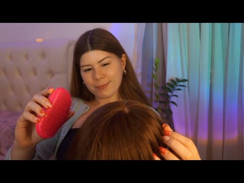 ASMR massageando e cuidando do seu cabelo