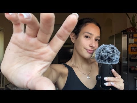 ASMR in Spanglish | Unpredictable Triggers en mi Cocina (Mouth sounds, hand movements)