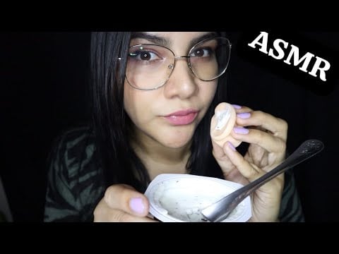 ASMR lamiendo Yogurt en orejita 