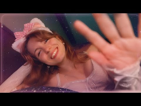 ASMR en tu CAMITA 💗 Tu AMIGA GATITA te Duerme con Besitos y Mouth Sounds 💋