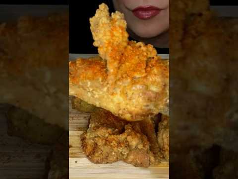 Eating spicy fried chicken! #food #asmr #chicken