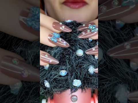 Fluffy mic plucking 💆🏻‍♀️ #asmr #shorts #visualtingle #asmrtriggers #satisfying #nails