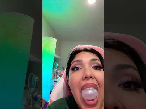 ASMR BUBBLE GUM | blowing and popping small bubble gum clicky sounds