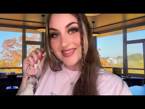 ASMR deutsch Das Mädchen, das immer alles in der Tasche dabei hat👛 Popular Girl Roleplay German