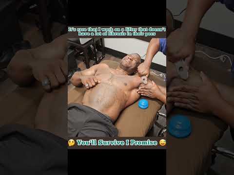 Scraping Bodybuilder's Chest #sportsmassage #massage #houston #bodybuilding #bodybuilder