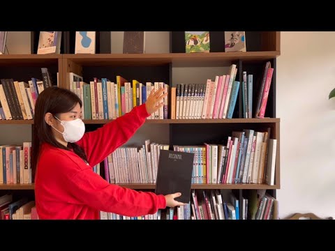 ASMR With books (Bookshelf tour) 📖📚 tracing , close whispers , tapping / Lofi tingle