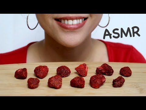 EATING Astronaut Freeze Dried Strawberries Mukbang | ASMR Eating Sounds |  딸기 먹기 | Comer Fresas