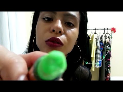 PASSANDO BATOM EM VOCÊ + PEGANDO NO SEU CABELO ASMR