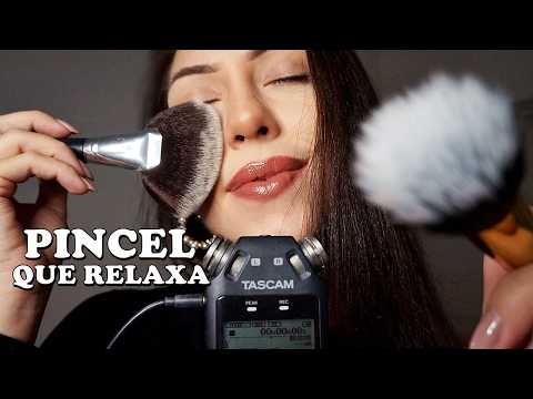 ASMR PINCEL RELAXANTE NO SEU ROSTO (alívio de ansiedade, sussurros, pincel na tela, ambiente escuro)