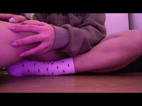 ASMR Skin scratching ~ Dry leg scratching ✨