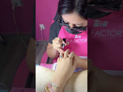 Haciendome las uñas 💅🏼💗 #asmr #nails #nailart #viral