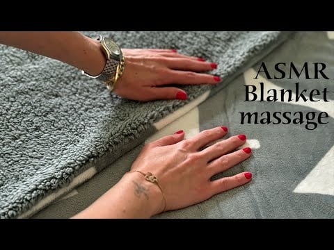 ASMR 🌙 Fuzzy blanket massage - Massage movements, fabric sounds, scrathing, tracing (no talking)