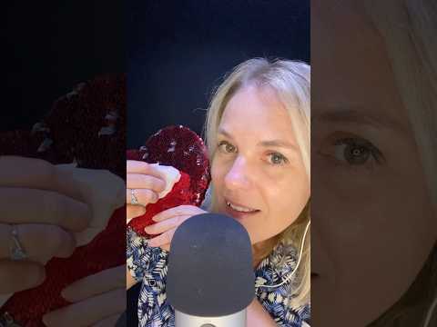 ASMR FR / Je frotte du sopalin sur plein de matières différentes #asmrfr #shortsasmr #asmrfrançais