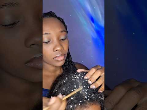 ASMR / TIRANDO CASPA DO SEU CABELO NO MEU CONSULTÓRIO #asmr #shorts #caspa #asmrbrasil
