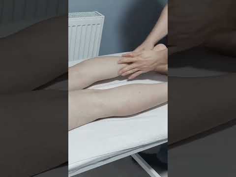 MASSAGE THERAPY TO RELIEVE PAIN IN THE HAMSTRINGS #satisfying #relaxing #asmr #shorts #massage